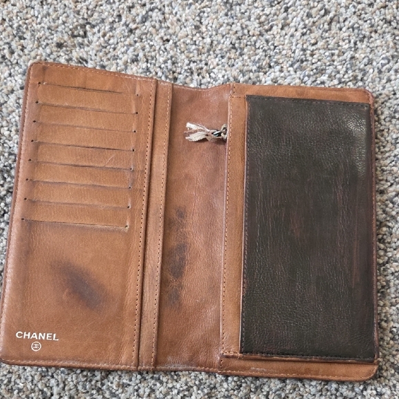 Authentic Luxury Wallet Lot - Picture 5 of 16